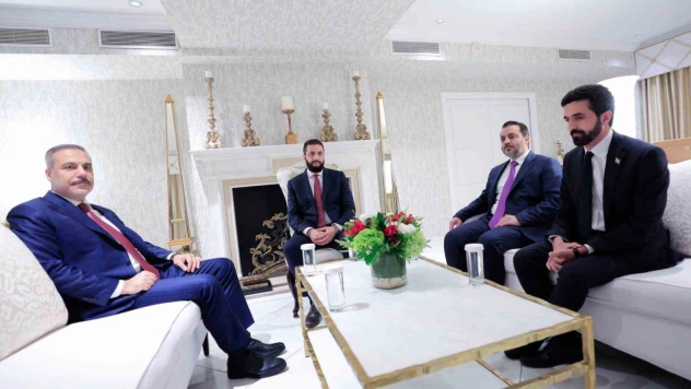 Bakan Fidan, Washington'da Suriye Cumhurbaşkanı eş-Şara ile bir araya geldi