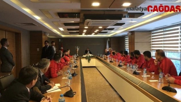 Bakan Kasapoğlu: '12 cesur yüreğin ülkemizde önemli bir yeri var'