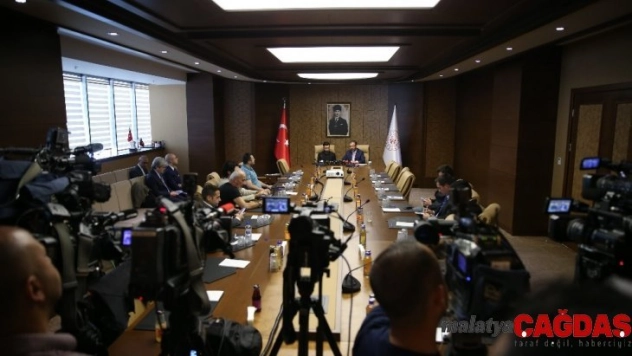 Bakan Kasapoğlu: 'Enver Cenk Şahin ve diğer sporcular tarih sayfasında şanla, şerefle anılacak'