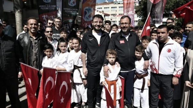 Bakan Kasapoğlu: 'Spor yapan toplumlar, hem zihinsel hem de bedensel anlamda daha başarılı oluyorlar'