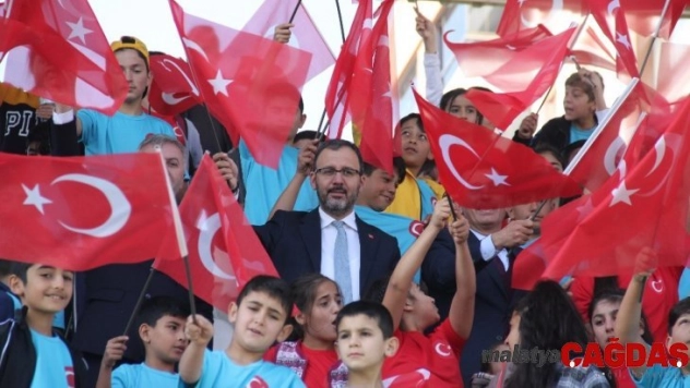Bakan Kasapoğlu: 'Sporun bir yaşam tarzı olması hepimizin amaçlarından bir tanesi'