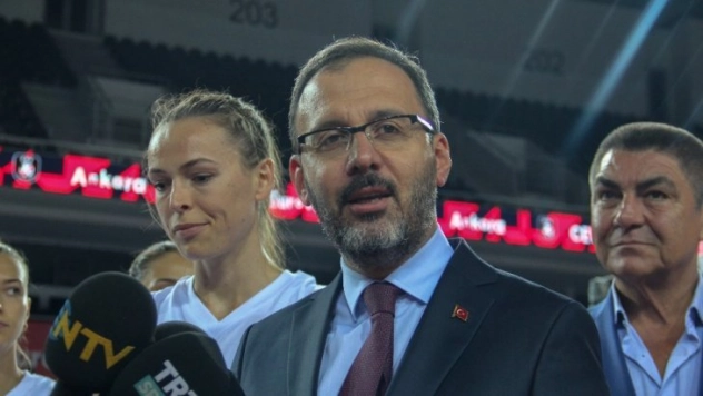 Bakan Kasapoğlu: 'Voleybolda bizleri çok güzel başarıların beklediğine inanıyorum'