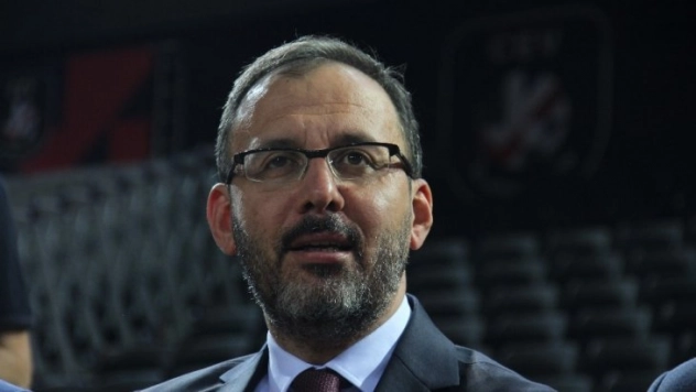 Bakan Kasapoğlu, Abdülkadir Ömür'ü arayarak geçmiş olsun dileklerini iletti