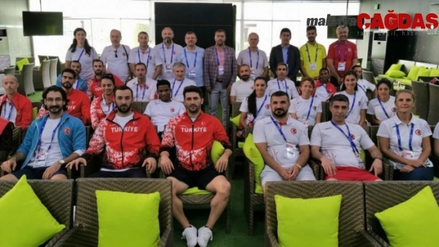 Bakan Kasapoğlu milli atletleri arayarak moral verdi