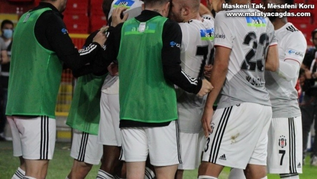 Bakan Kasapoğlu'ndan Beşiktaş'a tebrik mesajı