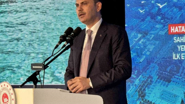 Bakan Kurum: Sındırgı'da 80'i konut 127 bağımsız bölümün ağır hasarlı olduğunu belirledik