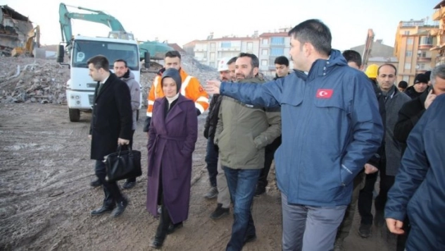 Bakan Kurum deprem bölgesinde incelemelerde bulundu