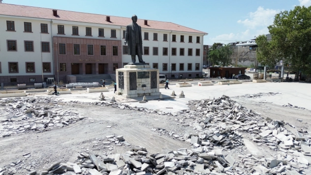 Bakan Kurum Talimat Verdi, Kapalı Çarşı Yenileniyor