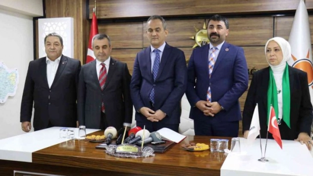 Bakan Özer'den AK Parti Malatya il teşkilatına ziyaret