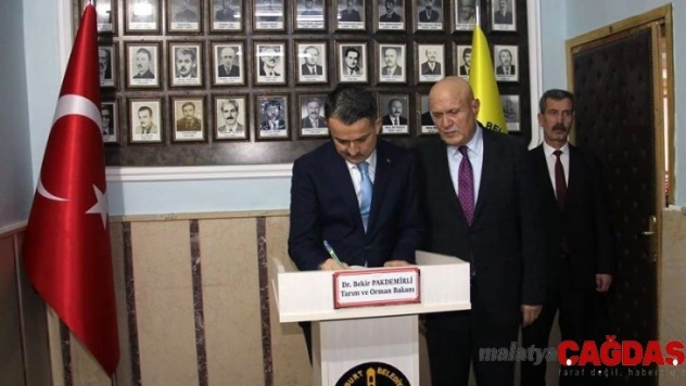 Bakan Pakdemirli: 'Küçük ölçekli balıkçılara 13 milyon liralık destek bugün hesaplara yatıyor'