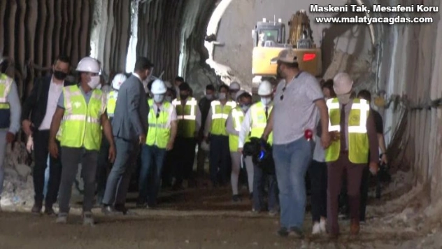 Bakan Pakdemirli: 'Tünellerle Reyhanlı Barajı'na suyu taşıyıp üreticimizle buluşturacağız'