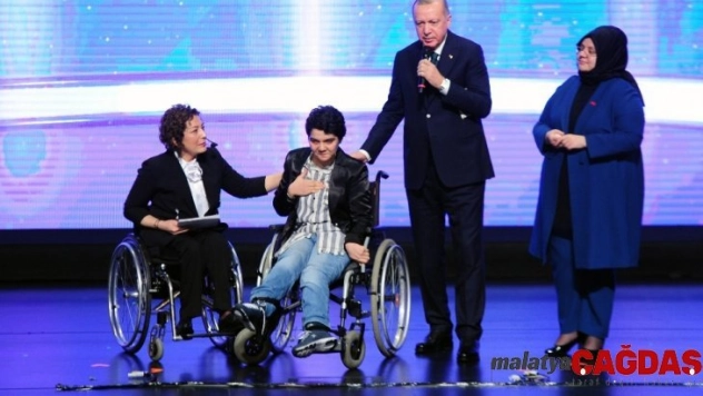 Bakan Selçuk: '3 bin 200 gencimizi kamu kurumlarındaki kadro ve pozisyonlara yerleştirmiş olacağız'