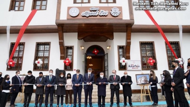 Bakan Selçuk, Masal Konağı'nın açılışını yaptı