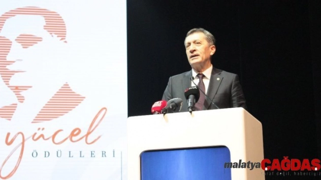 Bakan Selçuk, Öğretmenler Arası Kısa Öykü Yarışması Ödül Töreni'ne katıldı