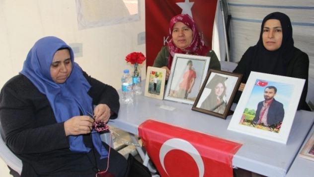 Bakan Soylu'nun ziyareti evlat nöbetindeki aileleri umutlandırdı