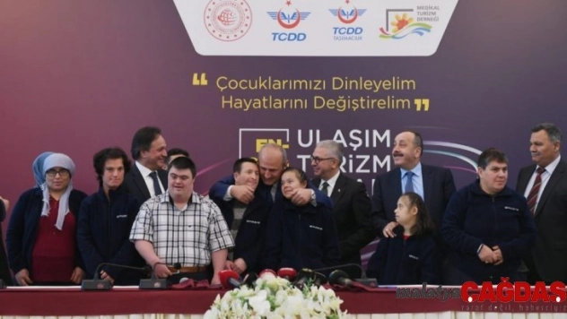 Bakan Turhan: '5 bin 509 kilometre daha yeni hattımızı tamamlayarak 17 bin 525 kilometre demiryolu uzunluğuna ulaşacağız'