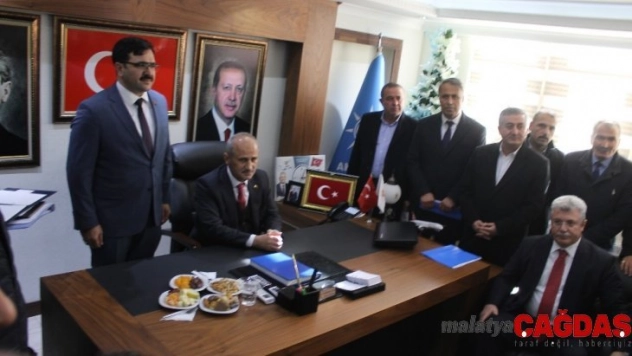 Bakan Turhan: 'Bizi içimizden bölmek, ayrıştırmak isteyen güçlerin oyunlarına düşmeyelim'