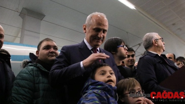 Bakan Turhan, özel gereksinimli bireyleri YHT ile Konya'ya uğurladı