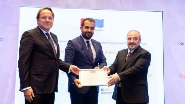 Bakan Varank'tan Kayseri Ticaret Odası'na proje ödülü