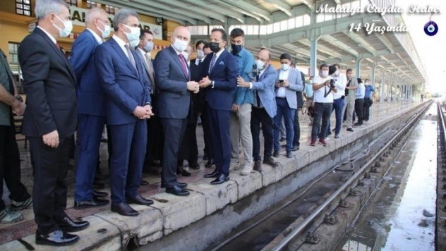 Bakanı Karaismailoğlu'ndan Yeşilyurt'a ray müjdesi