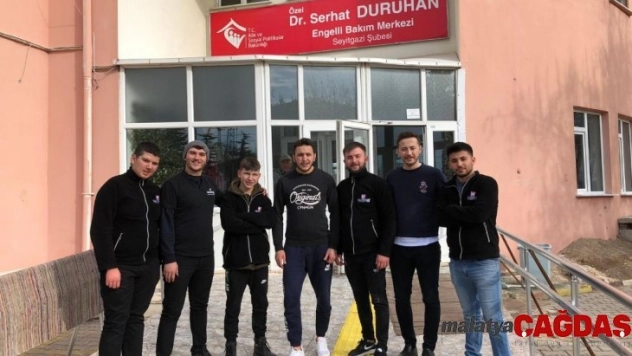 Bakım merkezindeki 100'e yakın engelliye ücretsiz saç tıraşı