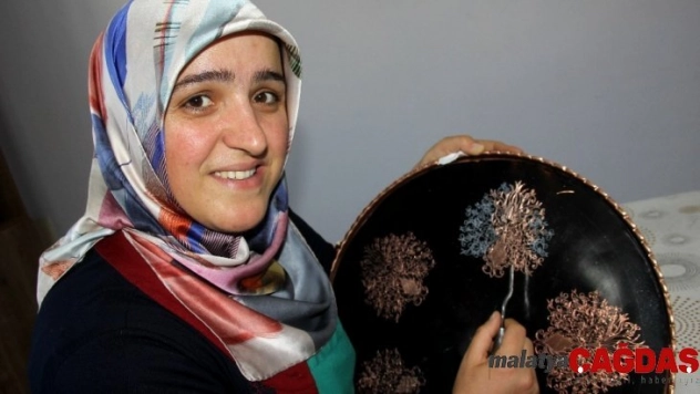 Bakırcılık sanatına ilgi duydu, Erzincan'ın tek kadın bakır ustası oldu