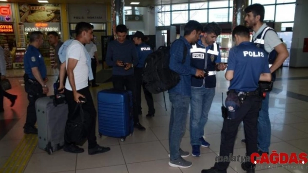 Balıkesir'de polis 15 aranan şahsı yakaladı