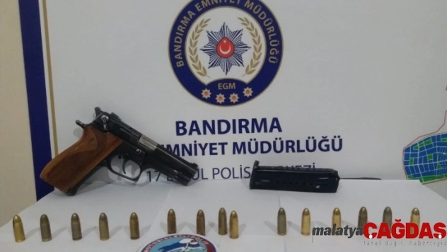 Balıkesir'de polisten silah operasyonu