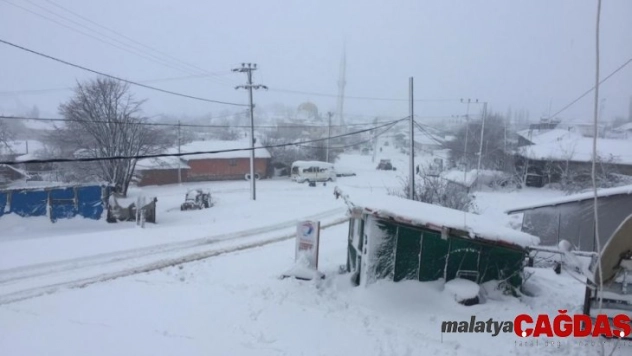 Balıkesir'e mevsimin ilk karı yağdı