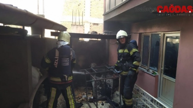 Balkondan atılan sigara izmariti yangına sebep oldu