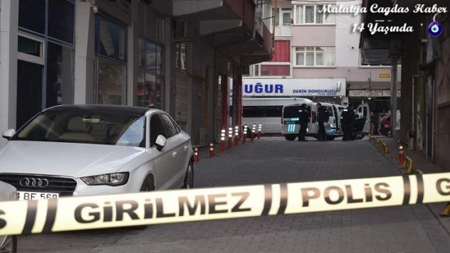 Balkondan düşen kadın hayatını kaybetti