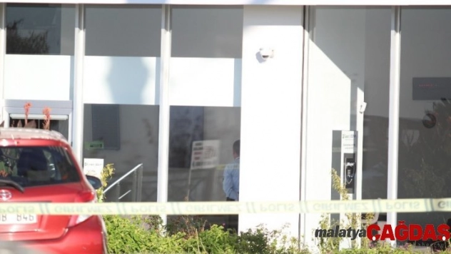 Banka eylemcisi ailesini duyunca ikna oldu