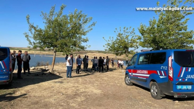 Baraj gölüne giren 3 kardeşten 2'si boğuldu