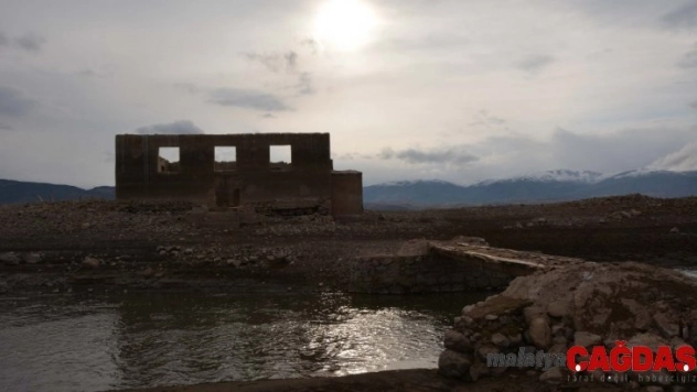 Baraj suları çekildi tarihi cami gün yüzüne çıktı