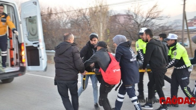 Bariyerlere çarpan motosiklet sürücüsü yaşamını yitirdi