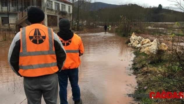 Bartın'da ulaşıma sağanak engeli