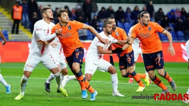 Başakşehir kalesine duvar ördü