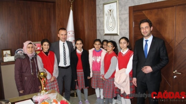 Başarılı sporculardan Milli Eğitim Müdürü Tekin'e ziyaret