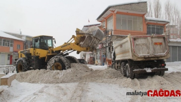 Başkale Belediyesinden karla mücadele çalışması