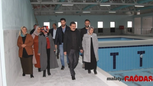 Başkale Belediyesinden yarı olimpik yüzme havuzu