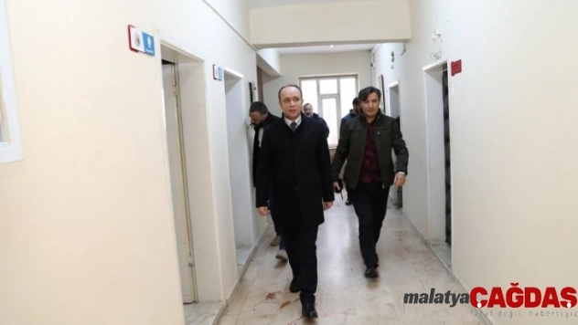 Başkale Belediyesine atanan kayyum göreve başladı