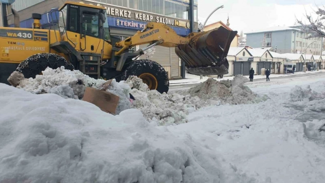 Başkale'de 13 yerleşim yerine ulaşım sağlanamıyor