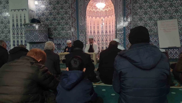 Başkale'de Miraç Kandili dualarla idrak edildi