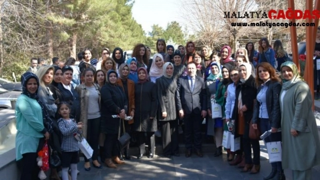 Başkan Beyoğlu belediyenin kadın çalışanlarıyla bir araya geldi