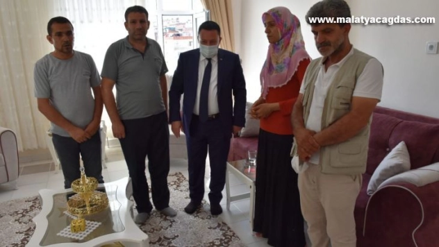 Başkan Beyoğlu evladını terör örgütünden kurtaran fedakar anne ile görüştü