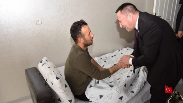 Başkan Beyoğlu hain saldırıda yaralanan askeri ziyaret etti