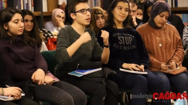 Başkan Büyükakın, öğrencilerle buluştu