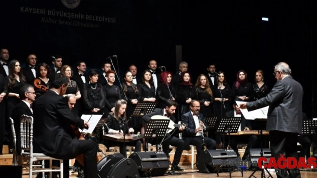 Başkan Büyükkılıç, Türk Sanat Müziği Kent Korosu'nun verdiği konseri izledi ve Kayserililere çağrıda bulundu: