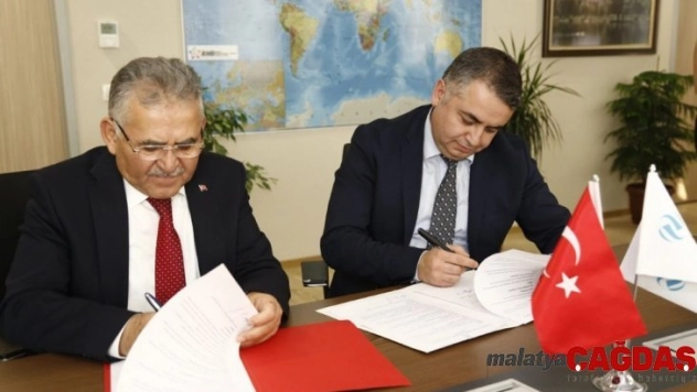 Başkan Büyükkılıç, USHAŞ'ın Ankara ve İstanbul'dan sonra üçüncü bürosunu Kayseri'de açması için protokol imzaladı