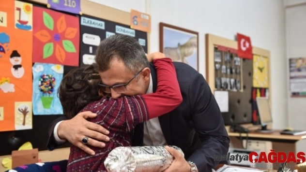 Başkan Çatal'dan engellilere anlamlı ziyaret